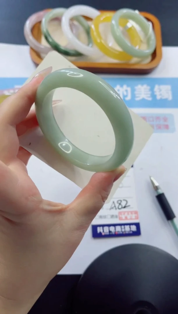 未镶嵌手镯石英质玉多样性发货A82