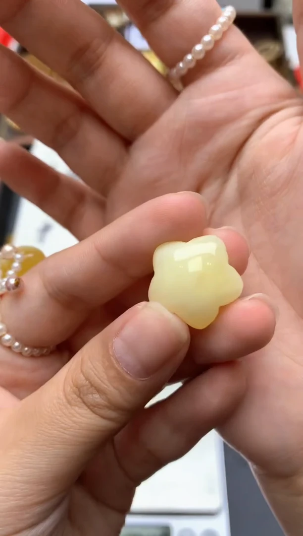 【闪购商品】琥珀珠宝奇石未镶嵌022琥珀蜜蜡花粉有纹小坑介意勿拍