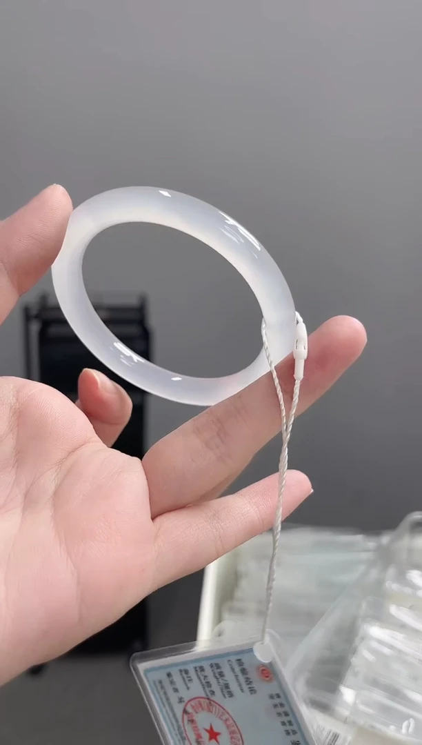 玛瑙/玉髓手镯未镶嵌55-56圈白冰卡8