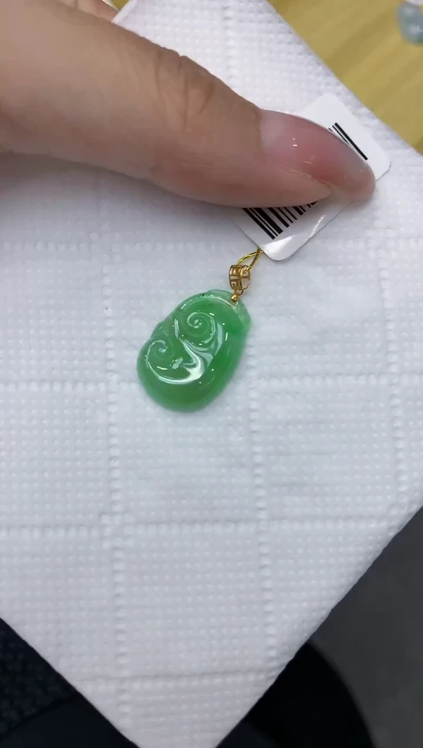 翡翠18K金镶嵌颈饰111111111