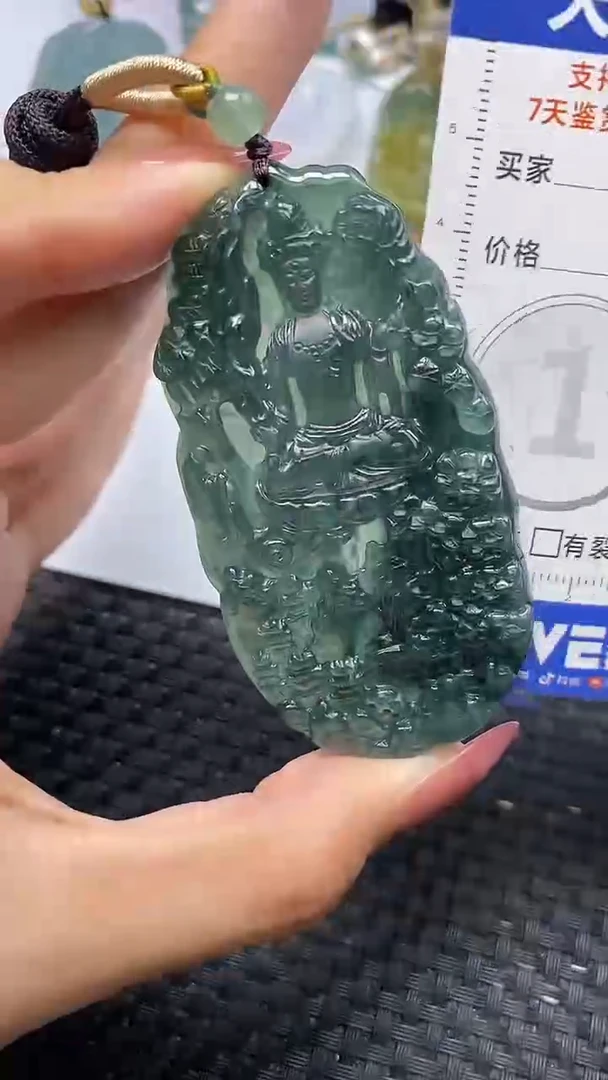 翡翠未镶嵌颈饰    1479