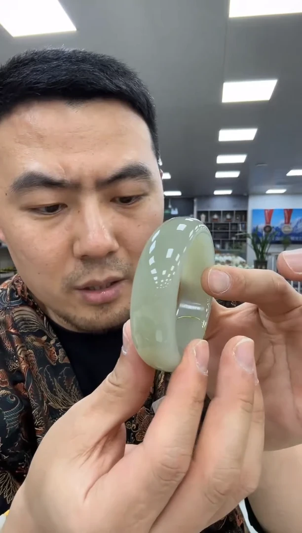 【闪购商品】和田玉手镯未镶嵌55-56  013