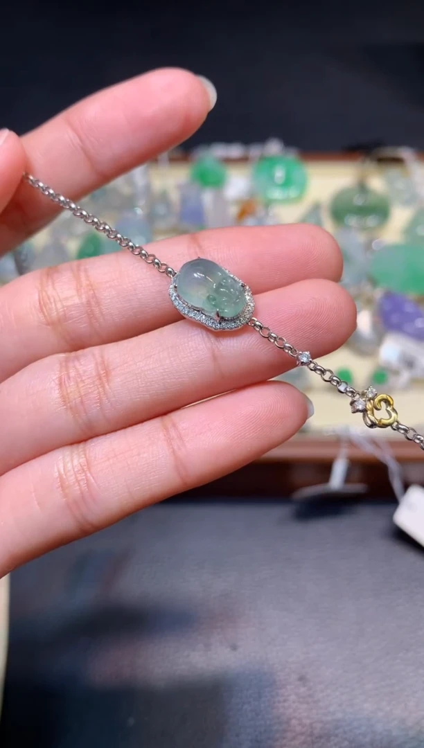 颈饰18K金镶嵌翡翠1