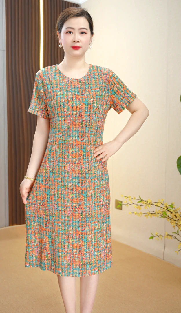 2025夏季新款妈妈装宽松连衣裙大码显瘦中老年气质彩虹糖圆领