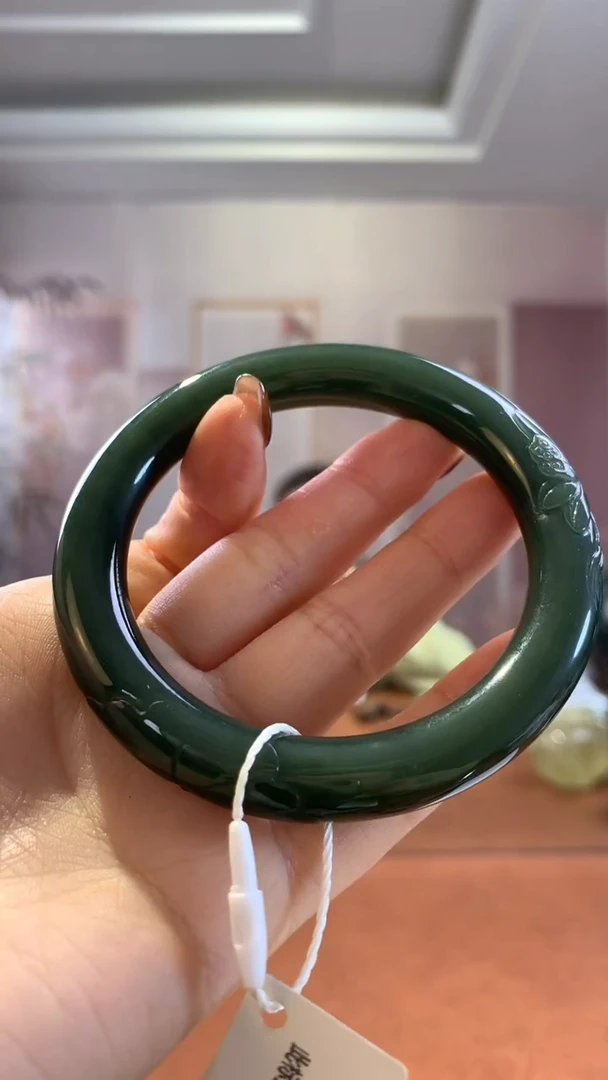 未镶嵌和田玉把件湖水绿雕花手镯58圈