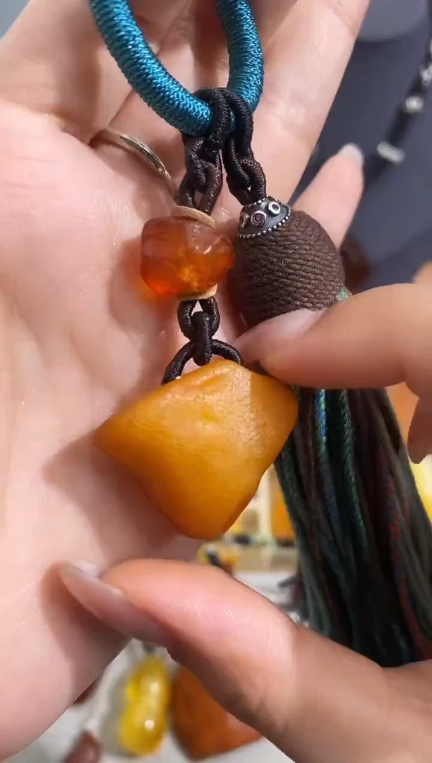 未镶嵌琥珀裸石似玉