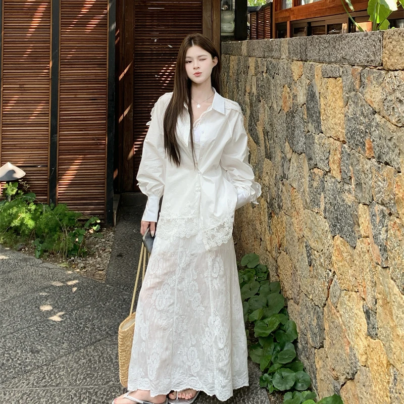 2025夏季新款蕾丝拼接白色防晒衬衫女设计感小众中长款半身裙套装