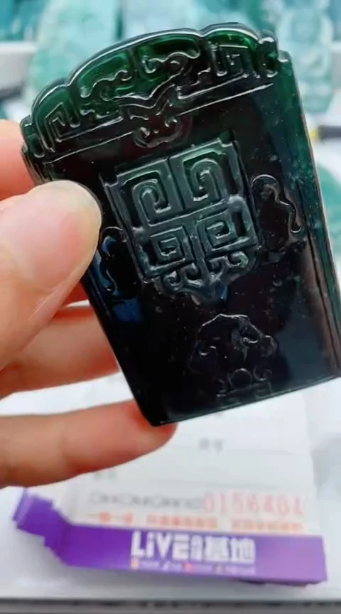 翡翠未镶嵌颈饰