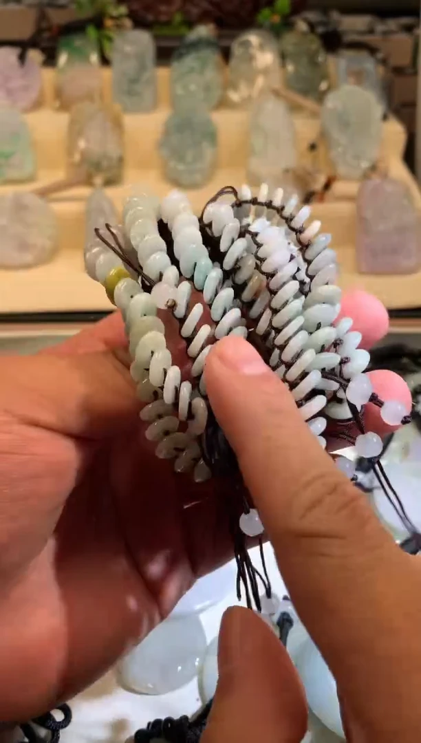 翡翠未镶嵌颈饰7/02/072多样性发其一