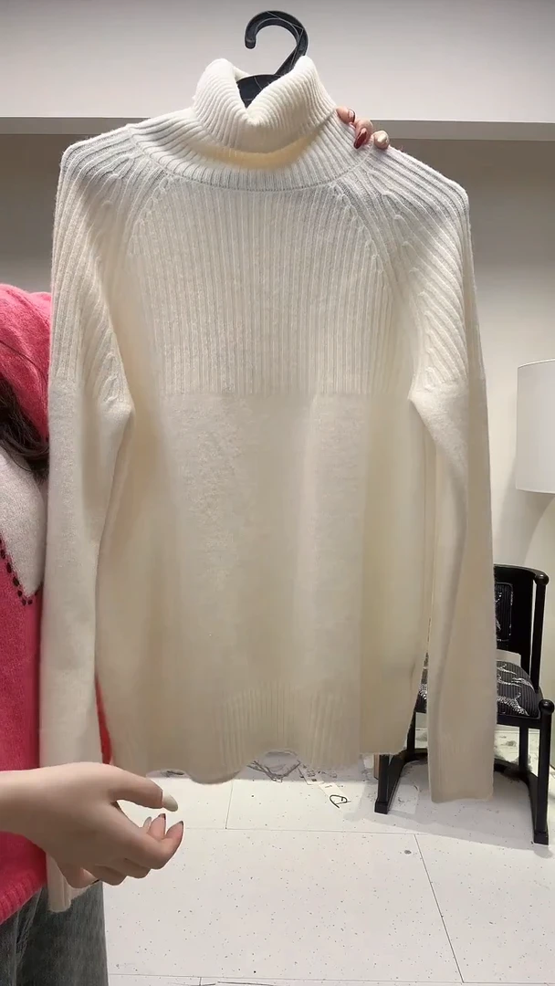 杏色高领竖纹羊毛衫