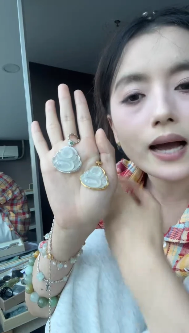 吊坠(不含链)18K金镶嵌翡翠盈*天然缅甸A货翡翠多样性发其一