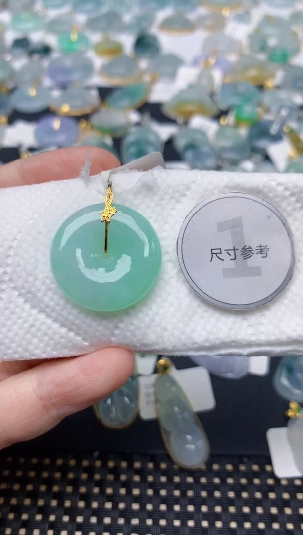 颈饰18K金镶嵌翡翠天然缅甸A货翡翠
