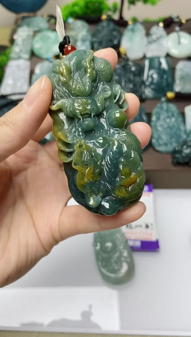 翡翠未镶嵌颈饰