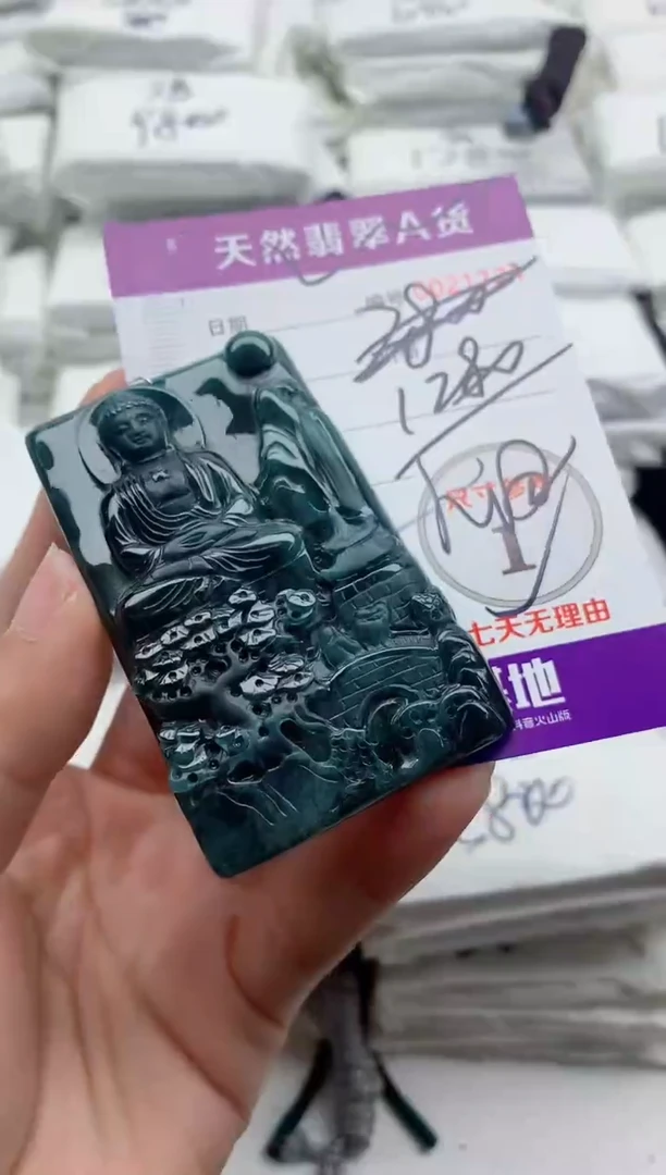 翡翠未镶嵌颈饰·
