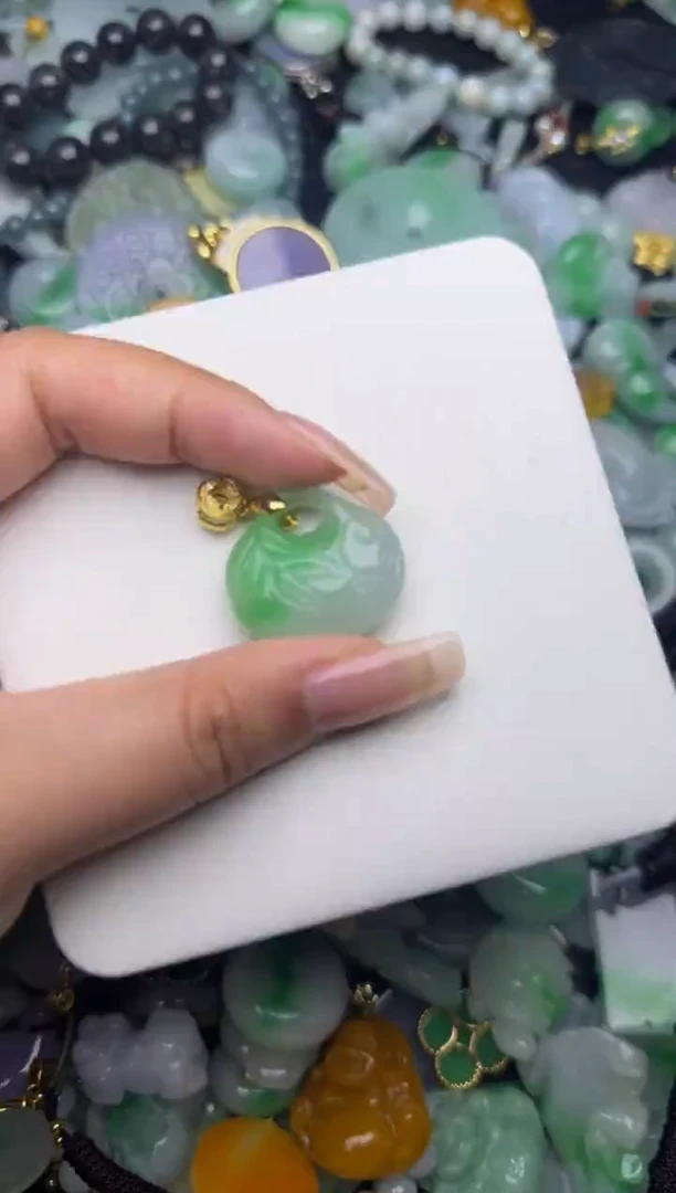翡翠未镶嵌颈饰天然缅甸翡翠吊坠