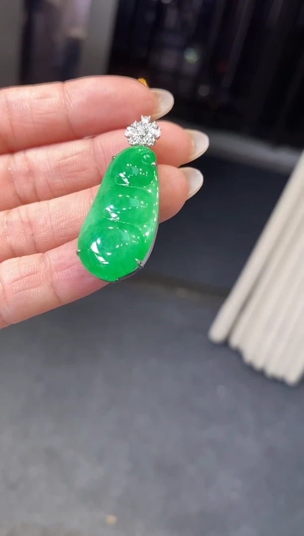 吊坠(不含链)18K金镶嵌翡翠福豆