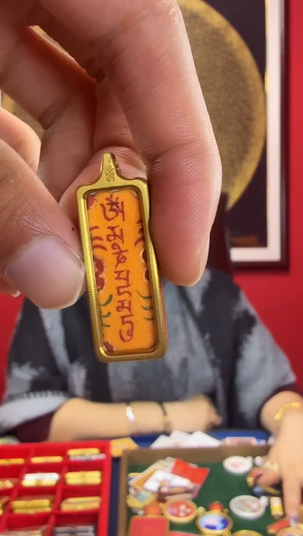 吊坠黄c心里话-热贡纯手绘唐卡