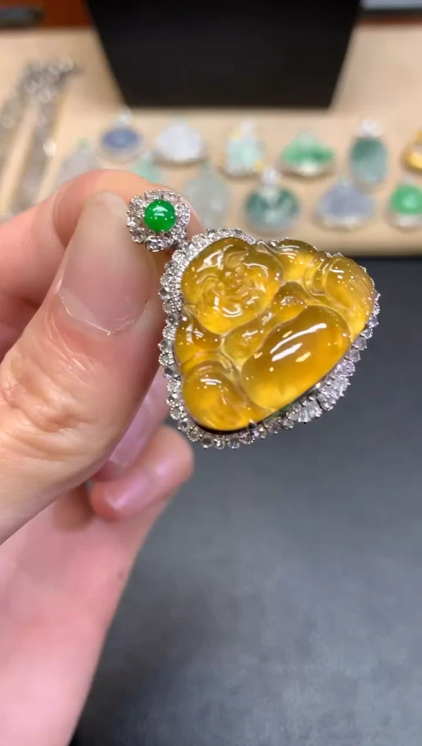 【闪购商品】翡翠颈饰18K金镶嵌佛公【无服务费】