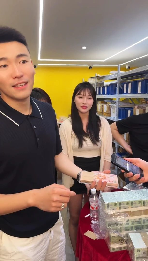 塑料带评级鉴定-千禧龙纪念钞标十无47