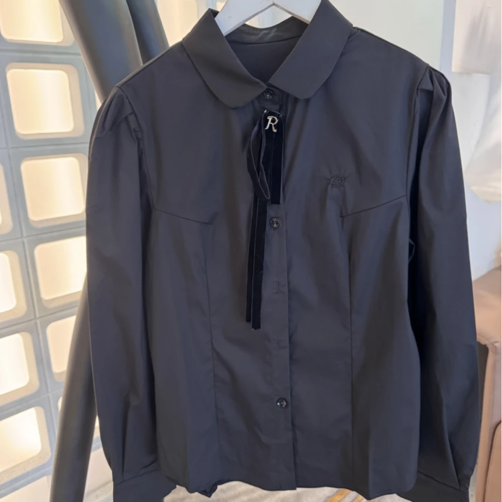 （萱萱严选）简约显瘦减龄蝴蝶结衬衫