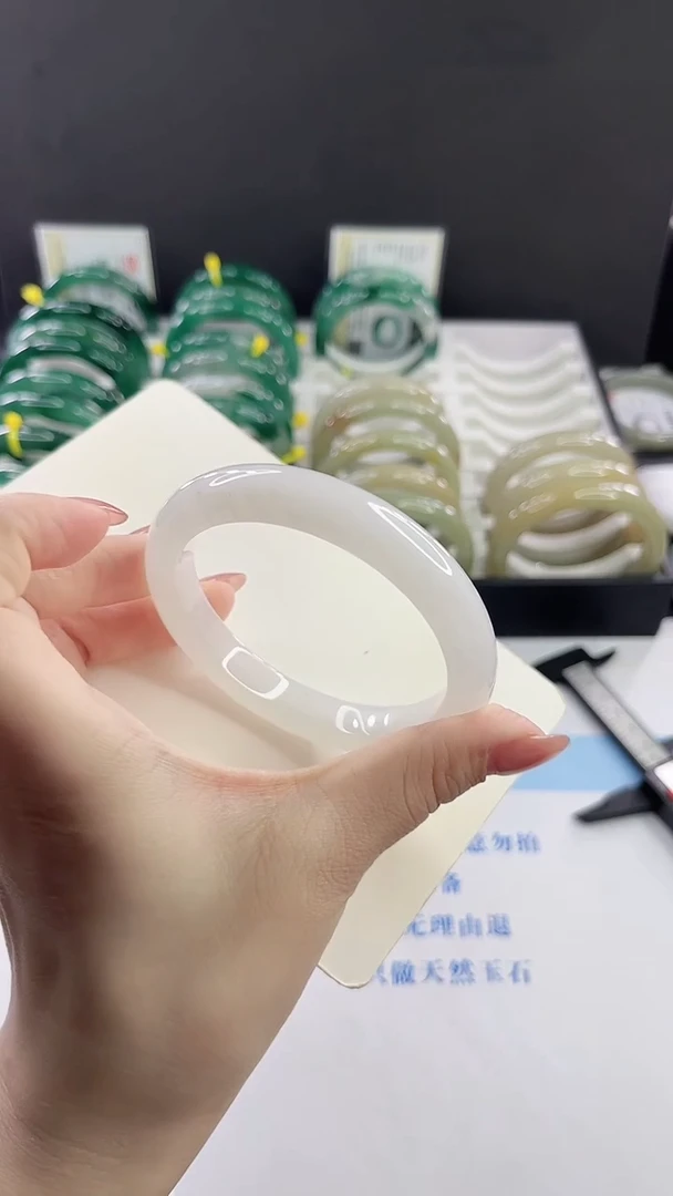 未镶嵌手镯石英质玉多样性发货V46