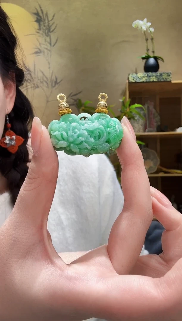 颈饰未镶嵌翡翠吊坠