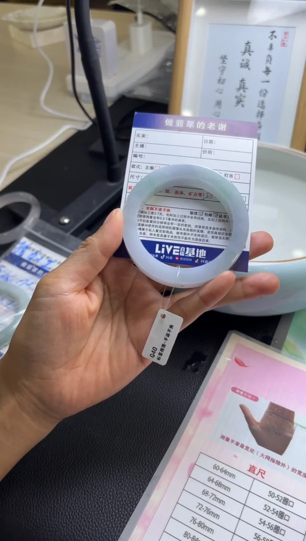 未镶嵌手镯定制翡翠R****n定制手镯不退不换