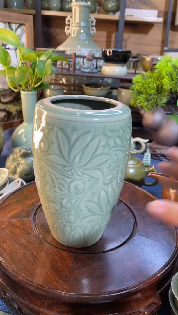 【闪购商品】100028 纯莲纹半月花瓶 1只微瑕