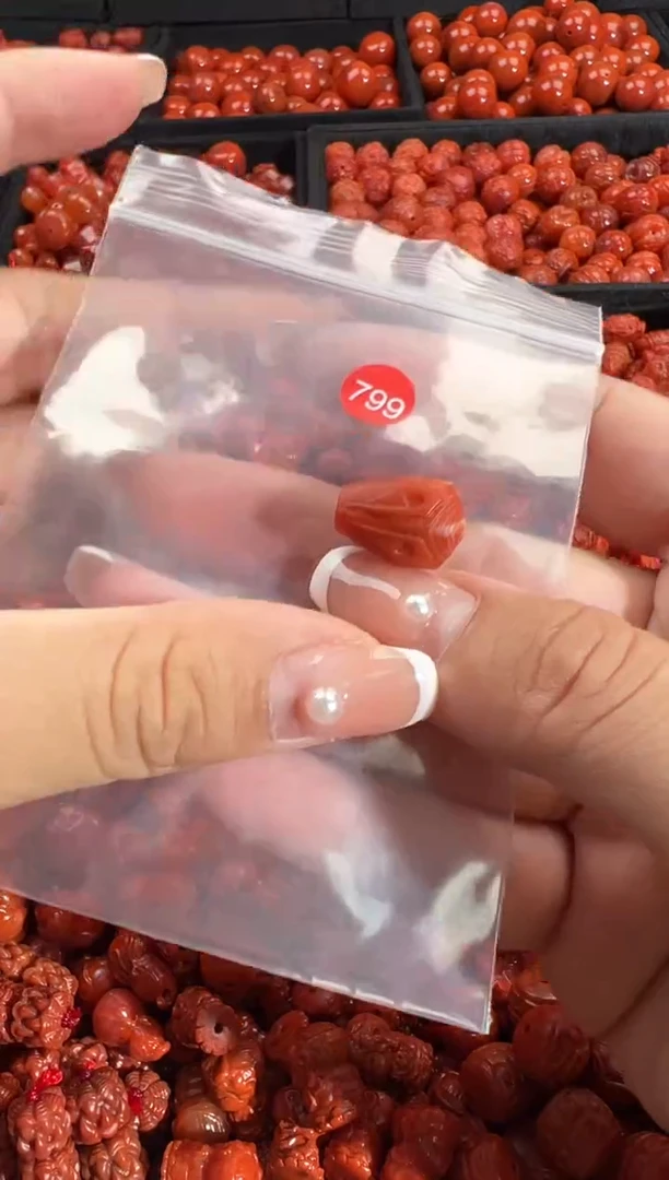 颈饰未镶嵌南红玛瑙1