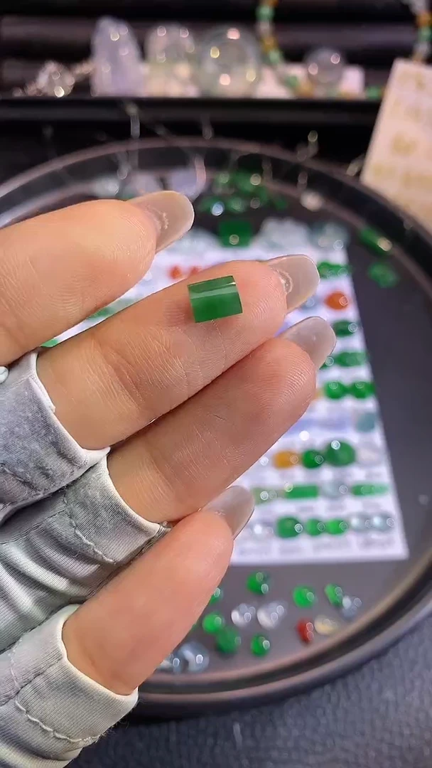 翡翠挂件未镶嵌珠子