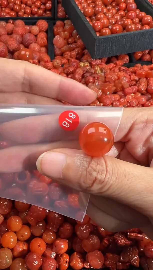 南红玛瑙未镶嵌颈饰1