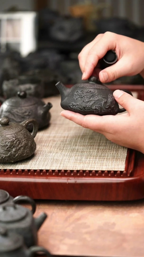 庄惠东老师作品冰碛岩重工雕刻双龙石瓢