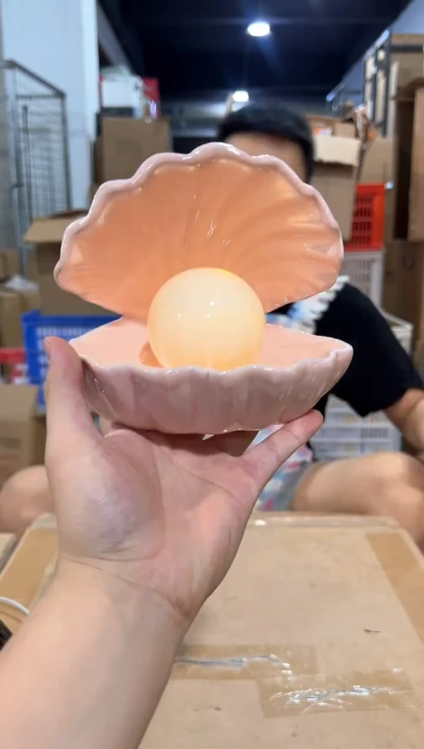 瓷片粉色贝壳带灯摆件
