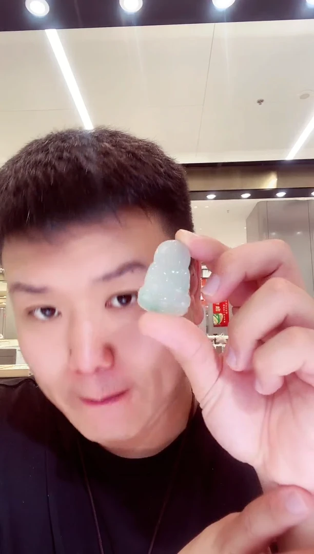 未镶嵌石英质玉（非洲翠）耳钉耳钉