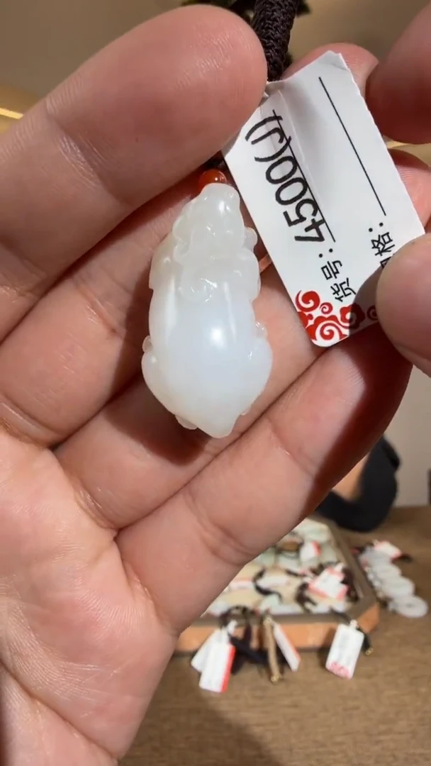 颈饰未镶嵌和田玉J