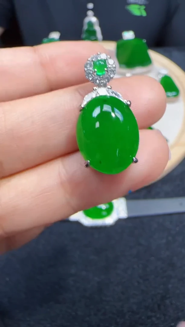 未镶嵌定制翡翠翡翠吊坠50