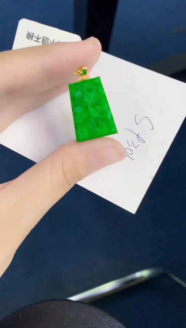 翡翠18K金镶嵌颈饰天然翡翠缅甸A货