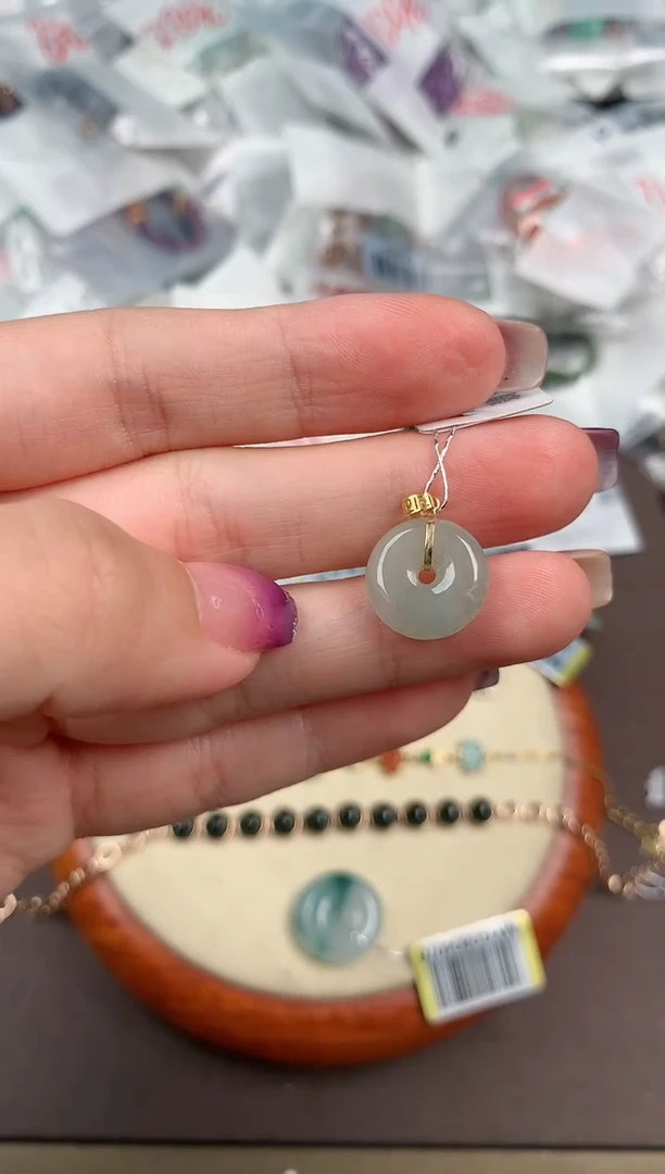 翡翠挂件18K金镶嵌一