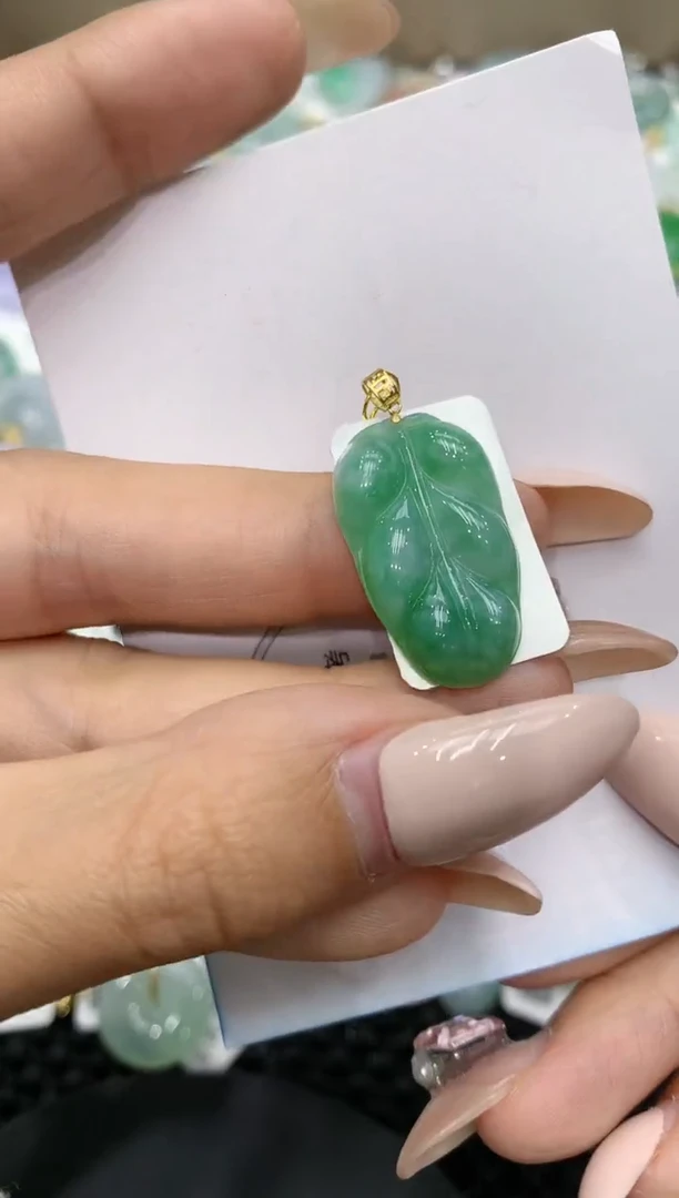 颈饰18K金镶嵌翡翠111111111111