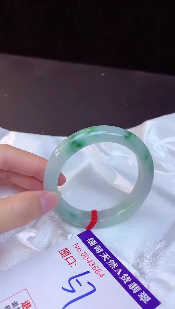 【闪购商品】翡翠手镯未镶嵌57+             
