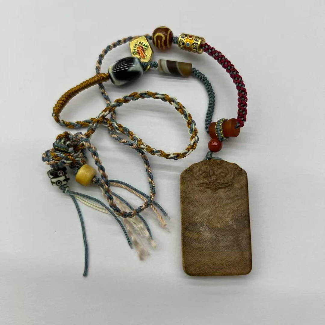 A8640 西马软丝虎斑三五一牌祥瑞 4.89x2.9x1.02cm  含绳23.74g