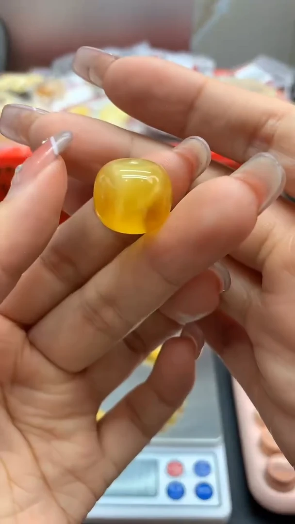 未镶嵌琥珀珠宝奇石2031