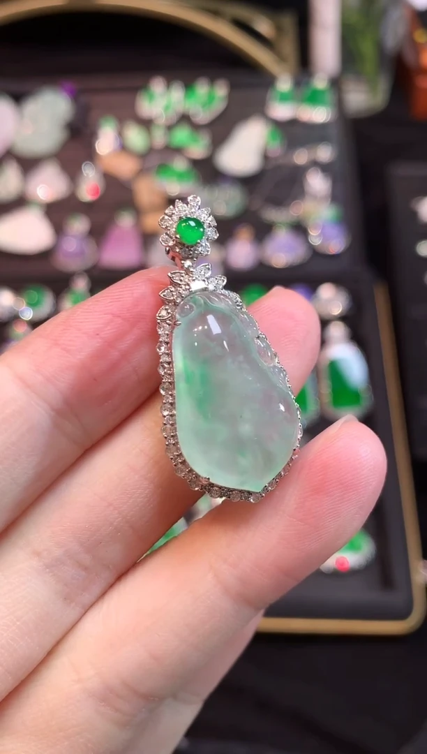 吊坠(赠链)18K金镶嵌翡翠高冰木纳金丝绿福瓜吊坠