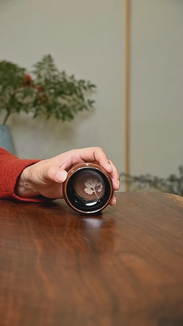 32#手拉杯 矿石釉 微瑕 朱家汝窑款