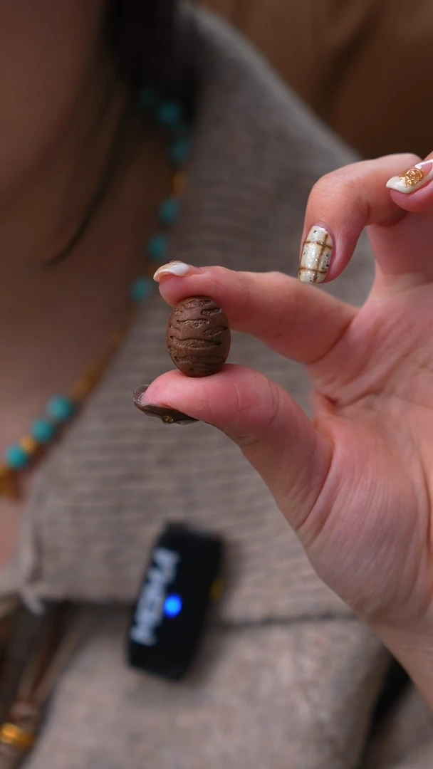 吊坠桃核山檀烤面包