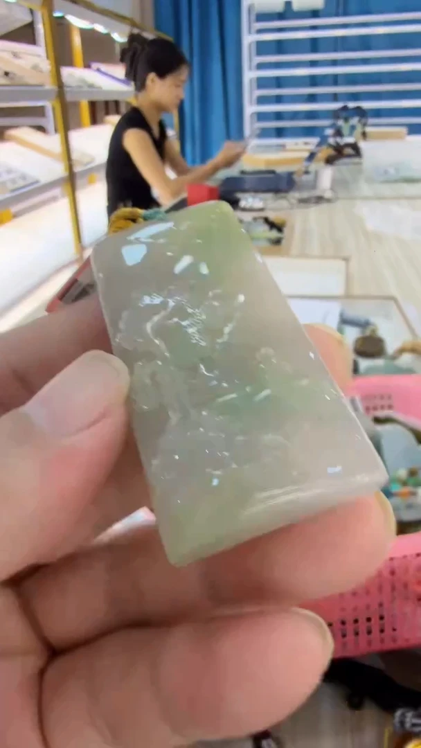 翡翠未镶嵌吊坠(不含链)68