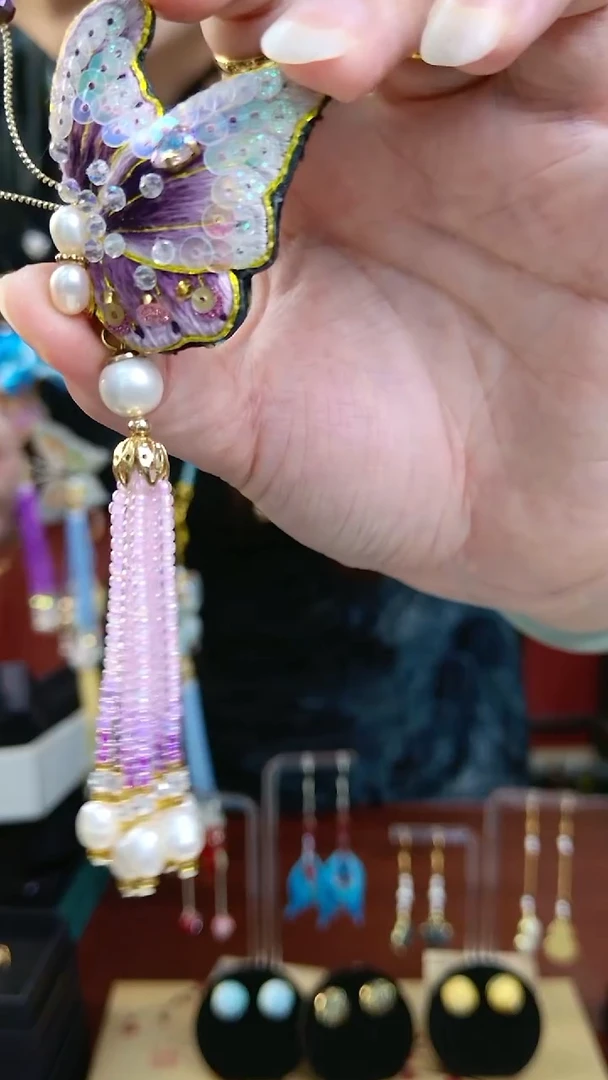 刺绣纯手工非遗绒花胸针
