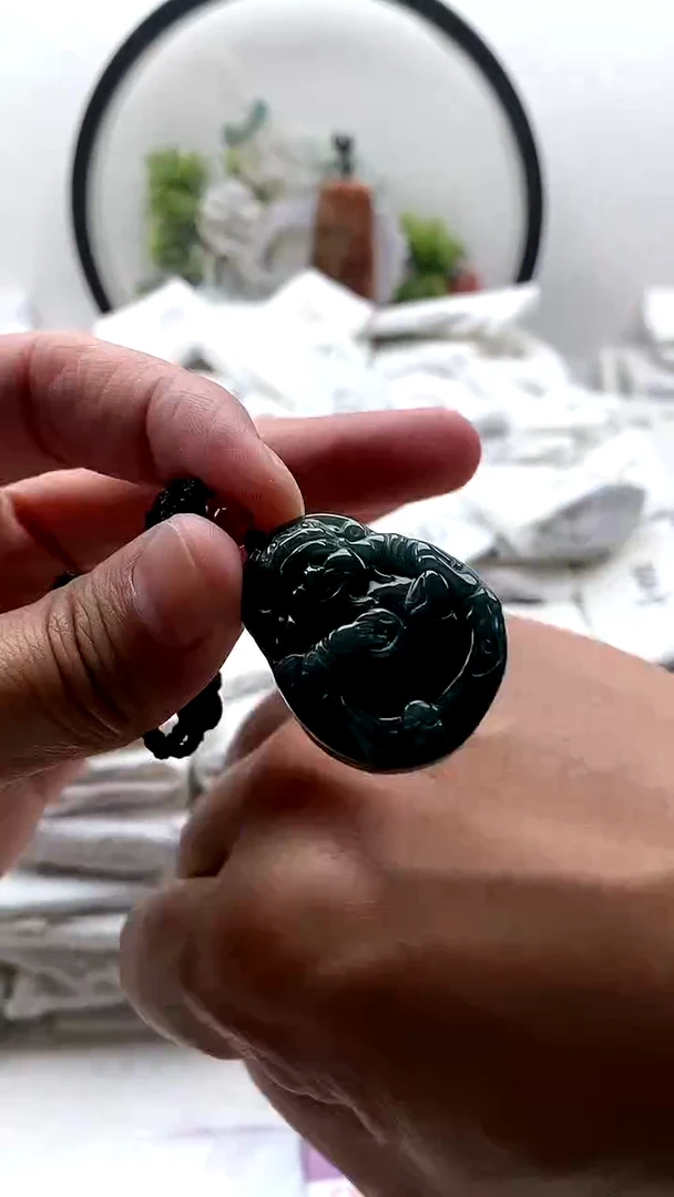 颈饰未镶嵌翡翠小财神