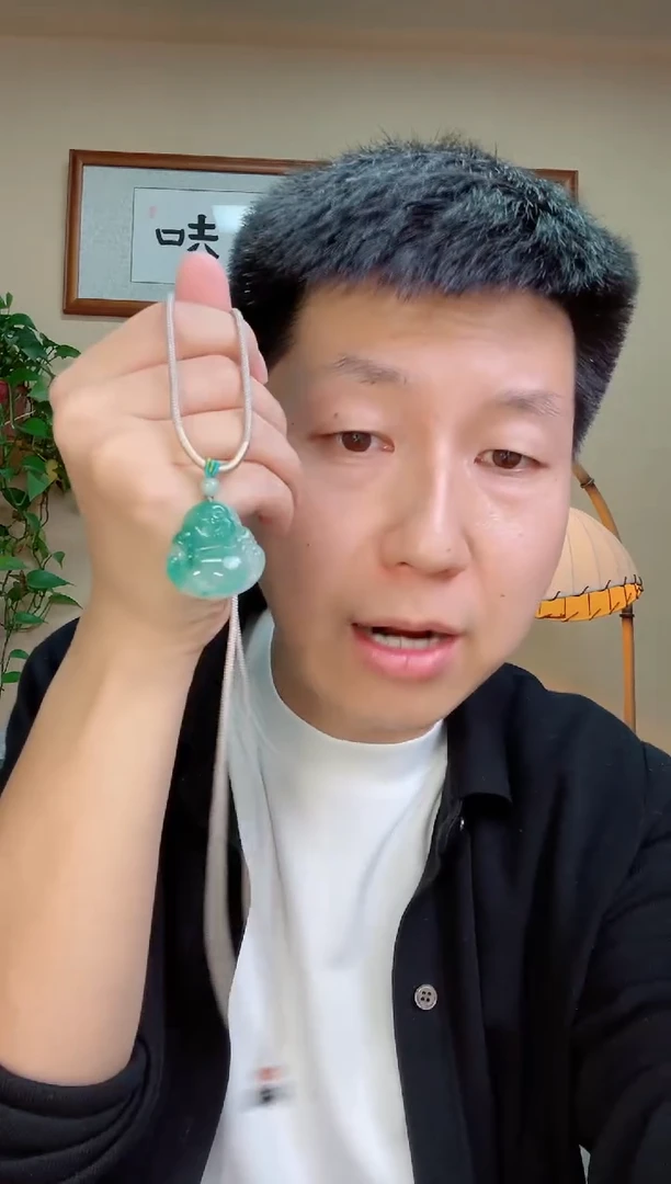 颈饰未镶嵌石英质玉佛