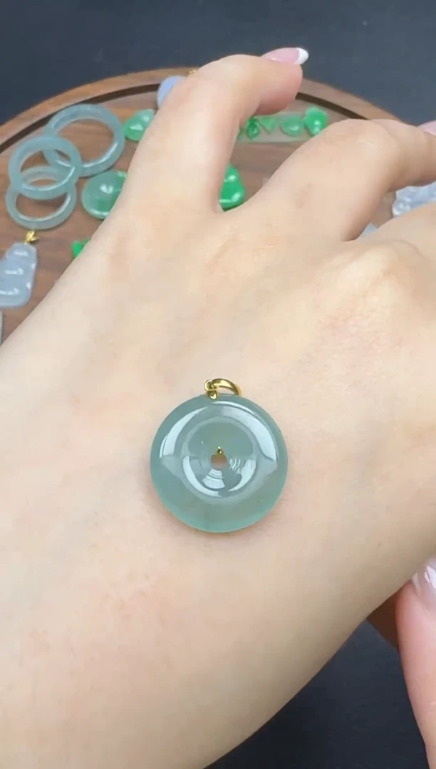 吊坠(赠链)18K金镶嵌翡翠650